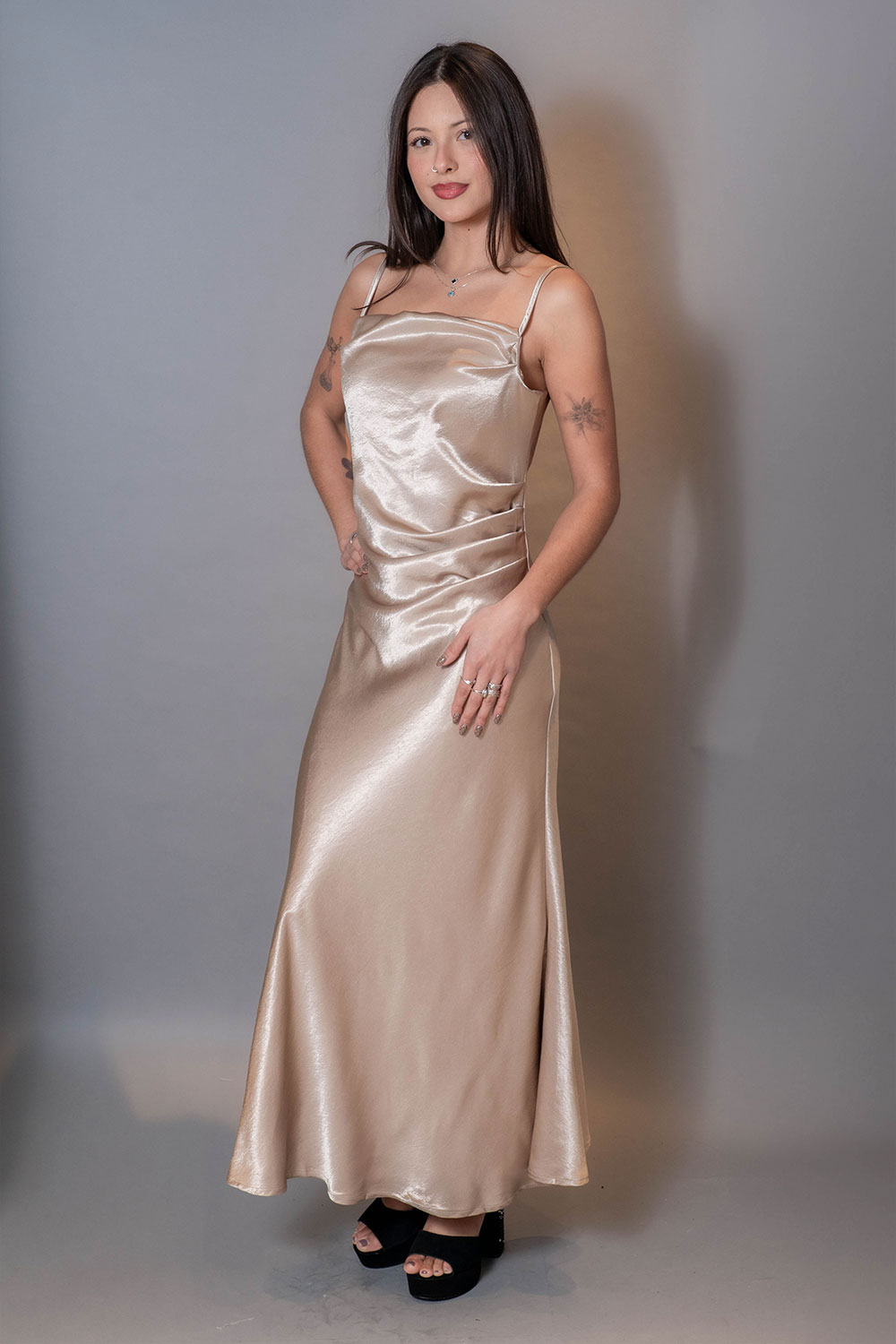 Vestido Raso Fruncido al Costado - Imagen 2