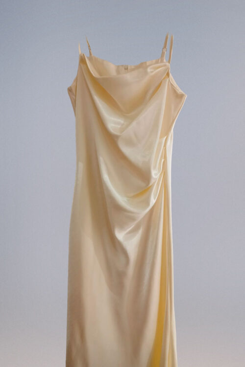 Vestido Raso Fruncido al Costado - Imagen 4