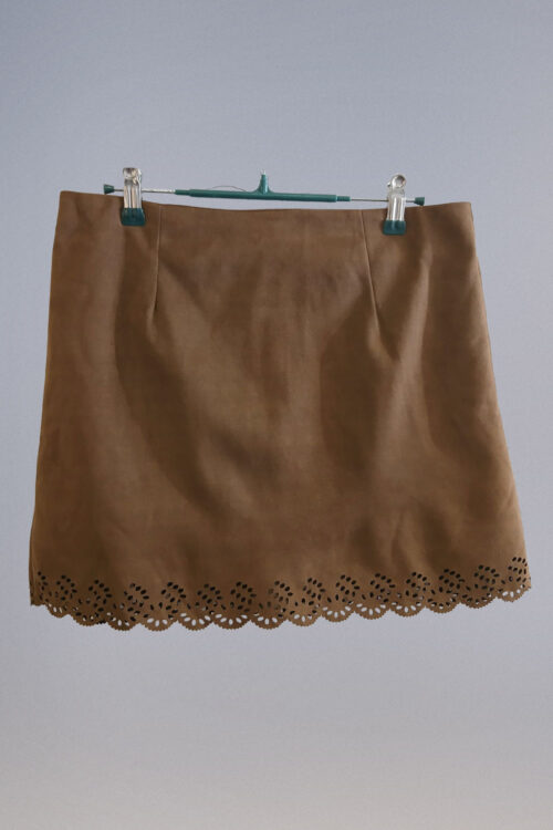 Minifalda Gamuza con Ruedo Calado - Imagen 3