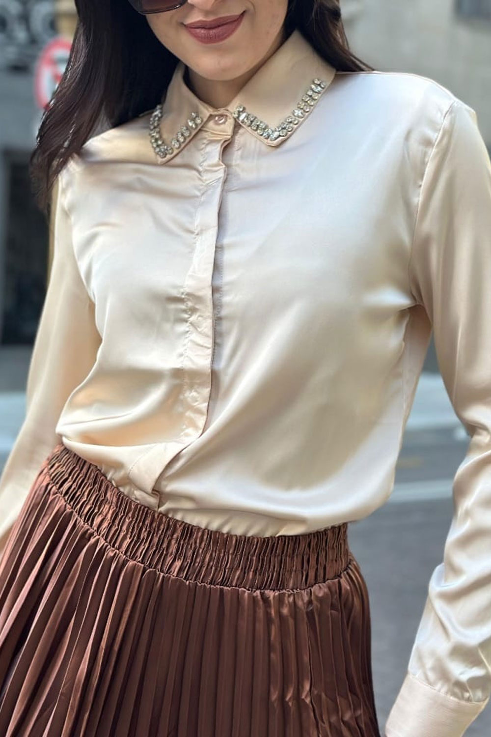 Camisa Raso con Cuello Strass