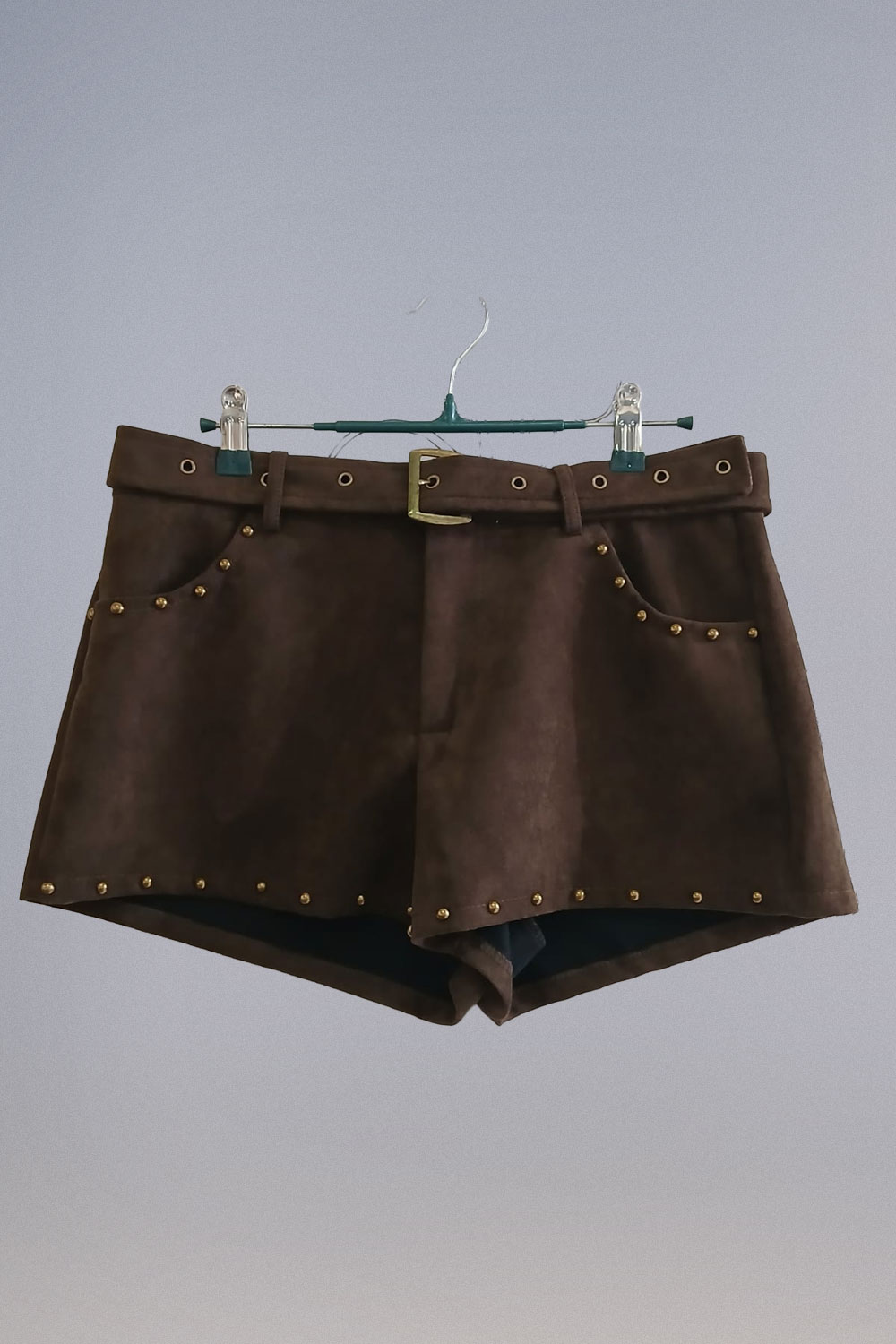 Shorts Gamuza con Tachas y Cinturón - Imagen 3