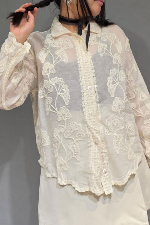 Blusa Broderie con Tachas