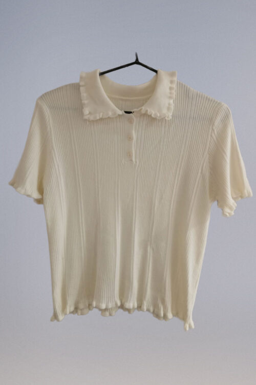 Polera Hilo con Cuello y Detalles Volados - Imagen 7