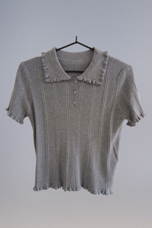 Polera Hilo con Cuello y Detalles Volados - Imagen 5