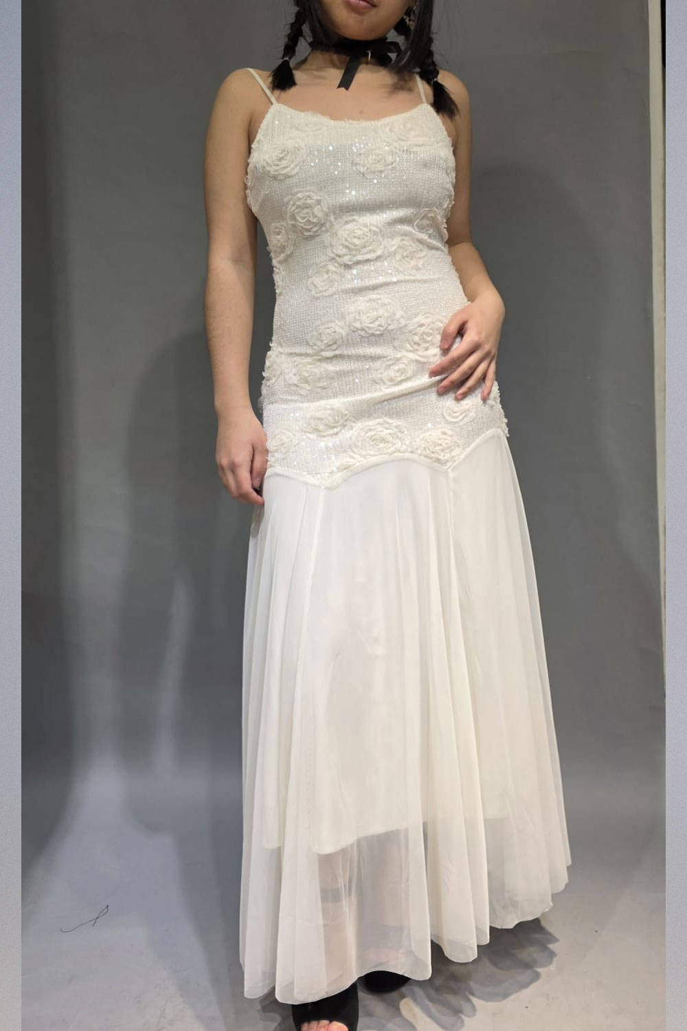 Vestido Largo con Lentejuelas y Rosas