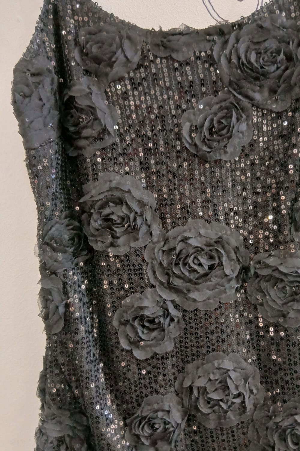 Vestido Largo con Lentejuelas y Rosas - Imagen 3