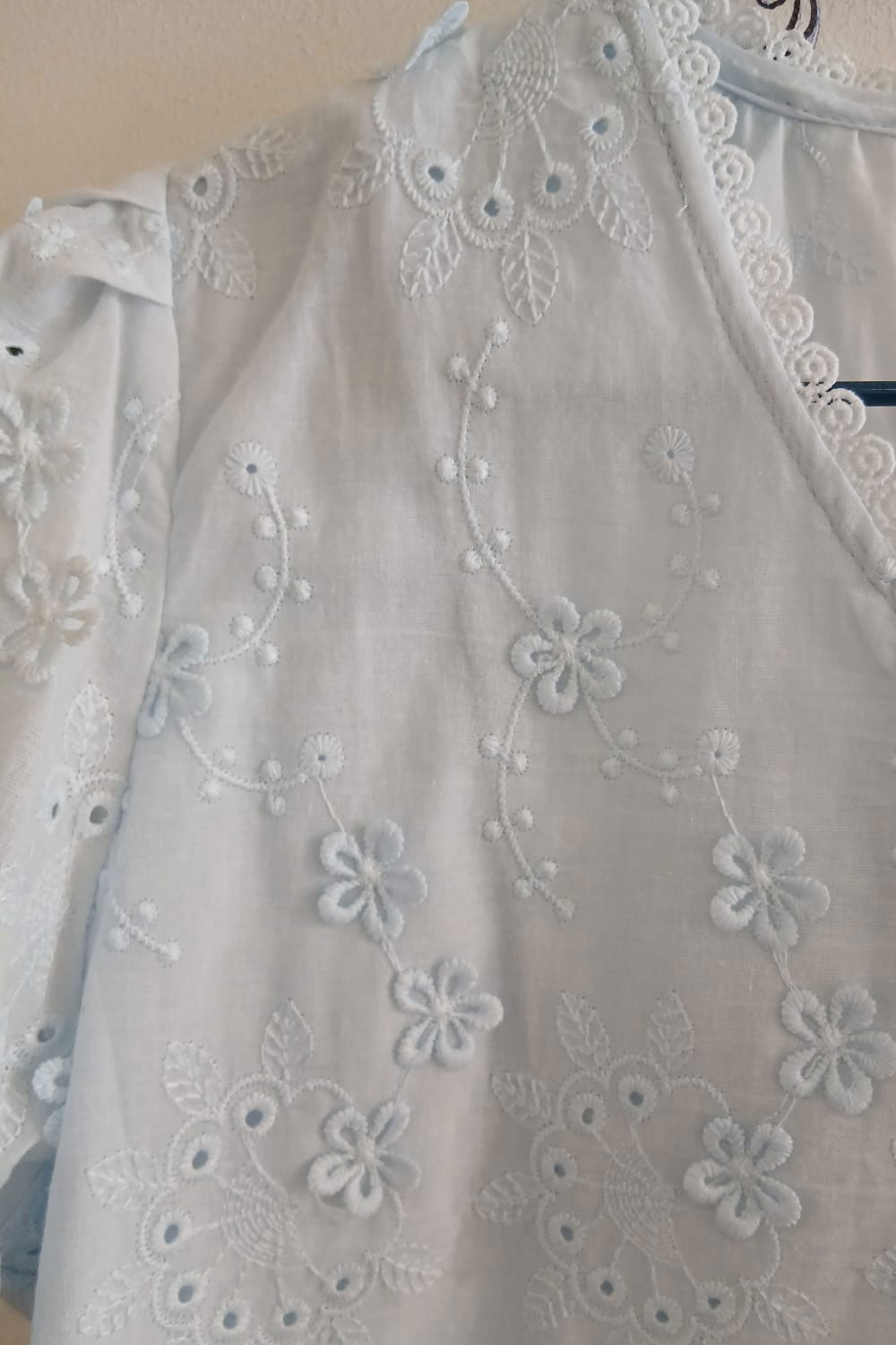 Blusa con Flores 3D - Imagen 3