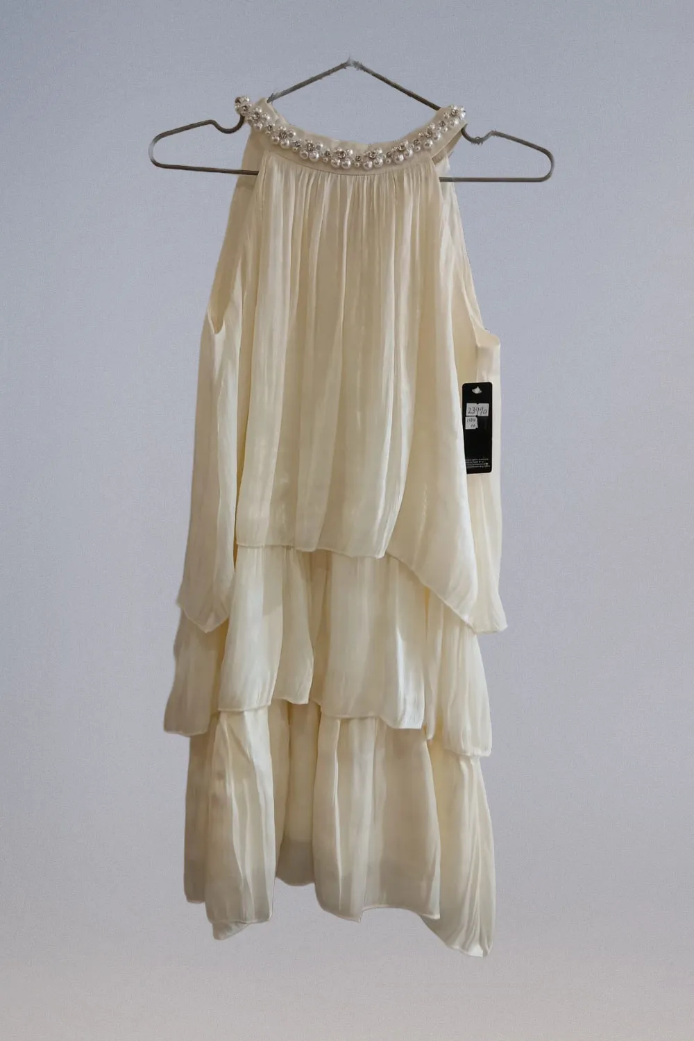 Vestido Capas con Pedreria en Cuello - Imagen 3